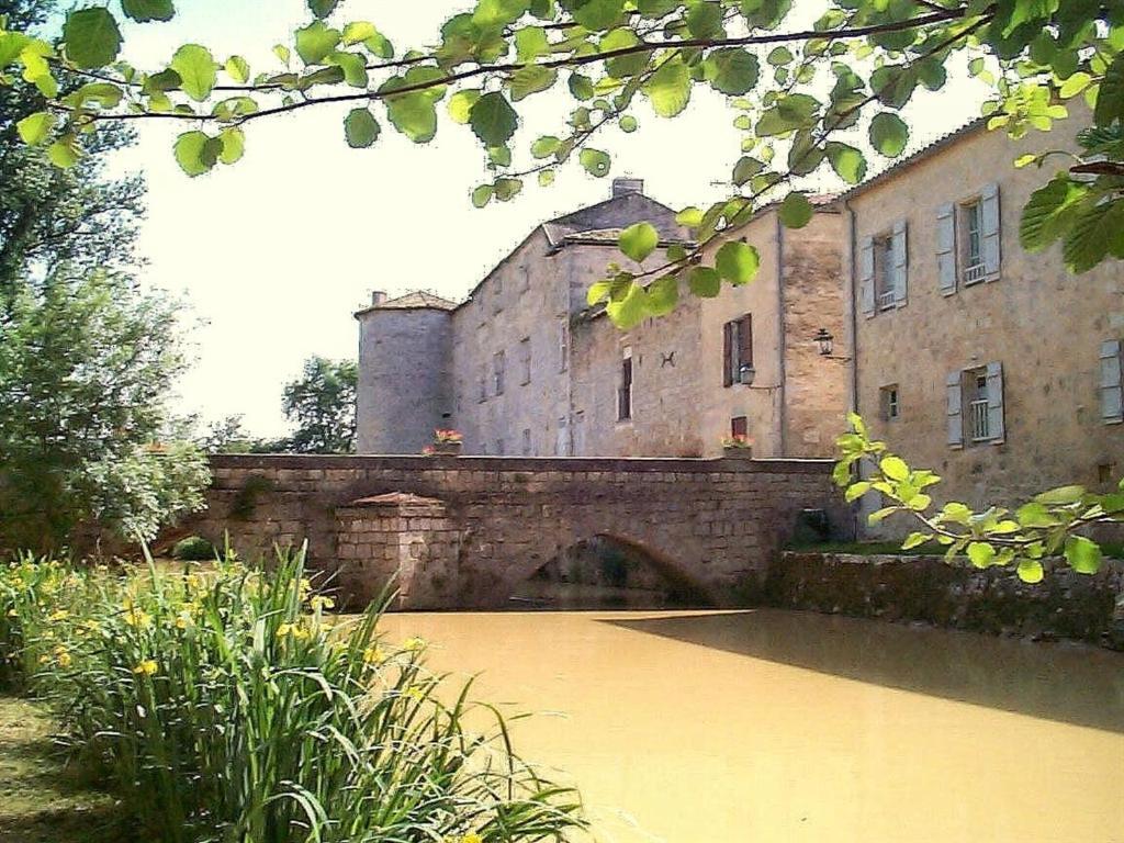 Hotel Du Cote De Chez Jeanne Fourcès Exterior foto